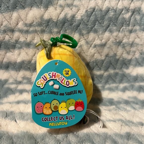 Maui the Pineapple Clip Squishmallows - Picture 2 of 2